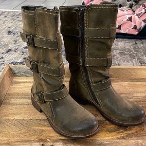 Womens Sonoma boots in size 8